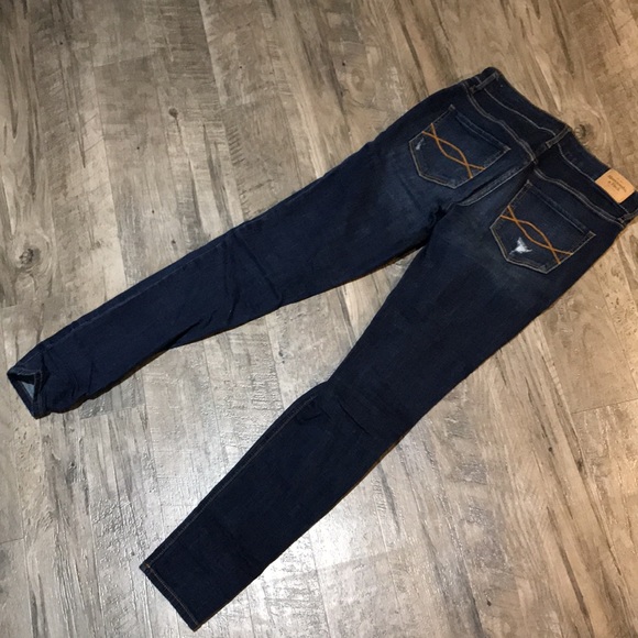Women’s Abercrombie Jeans - Picture 3 of 4